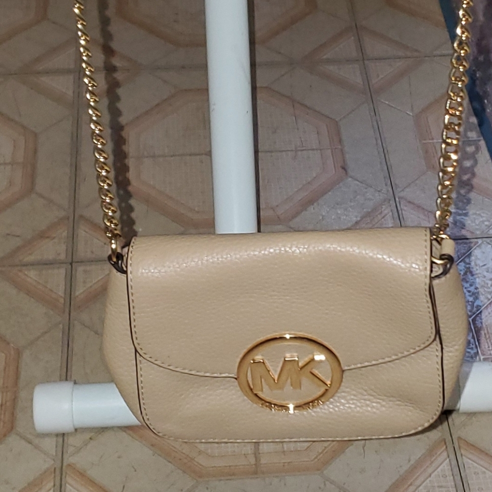 Michael kors pebbles leather
